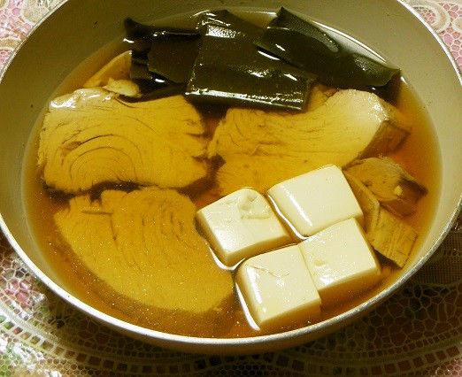 トンボ節と豆腐の煮物の画像
