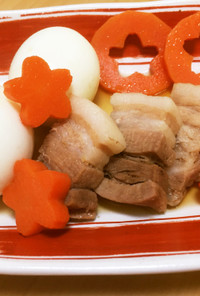沖縄の郷土料理　ラフテー（豚の角煮）
