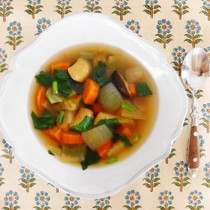 鶏むね肉と野菜のカレー風味スープ