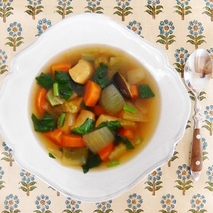 鶏むね肉と野菜のカレー風味スープ