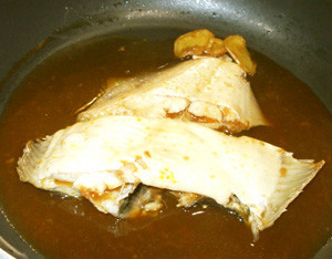 カレイの煮付けフライパン♪梅干し生姜煮魚の画像