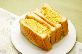 たっぷり春キャベツとたまごのサンドイッチ
