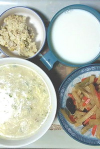 朝ご飯／お粥と切干大根と卵サラダと牛乳