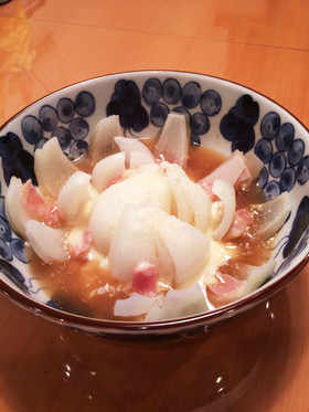 レンジで!新玉ねぎの丸ごとオニオンスープ