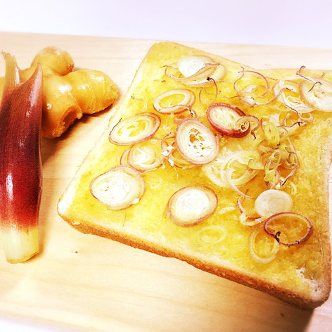 生姜とみょうがのハニーバタートースト