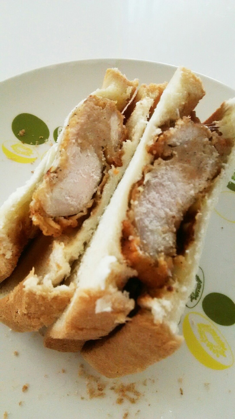 名古屋グルメ チーズ味噌チキンカツサンドの画像