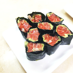 サーモンとアボカドの須磨のりロール