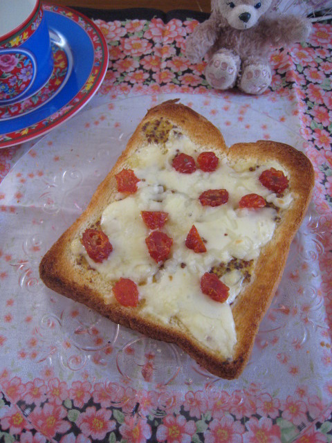 チーズトースト★onドライ塩トマトの画像