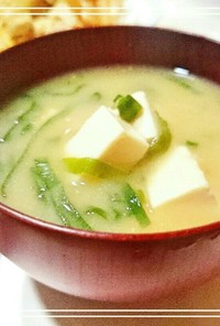 汁物100選☆大豆の煮汁で豆腐のお味噌汁