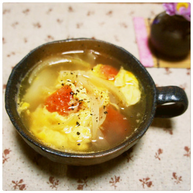 トマト、桜海老、新玉ねぎの卵スープの写真