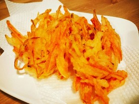 炭酸水でサクサク*人参と玉ねぎのかき揚げ
