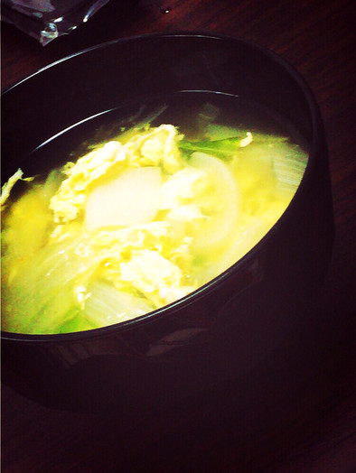 卵・白菜・玉ねぎコンソメスープの写真