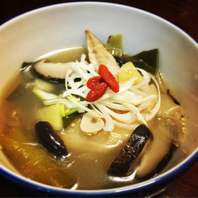 簡単!手羽先(・ω・)薬膳スープ