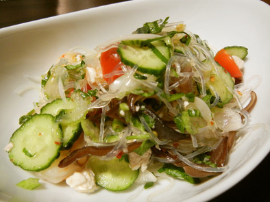 タイの国民食　ヤムウンセン（春雨サラダ）の写真