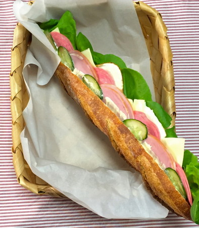 サラダ菜のフットロングサンドイッチの写真