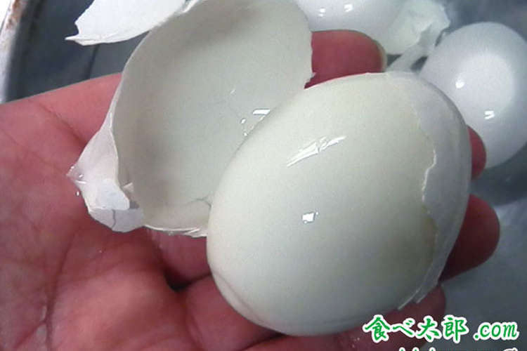 ゆでたまごの殻をつるっと簡単にむく方法 レシピ 作り方 By なんでも食べ太郎 クックパッド 簡単おいしいみんなのレシピが355万品