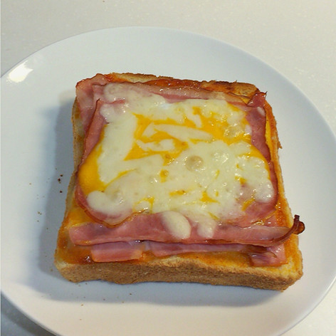 とろけるチーズと卵のトースト
