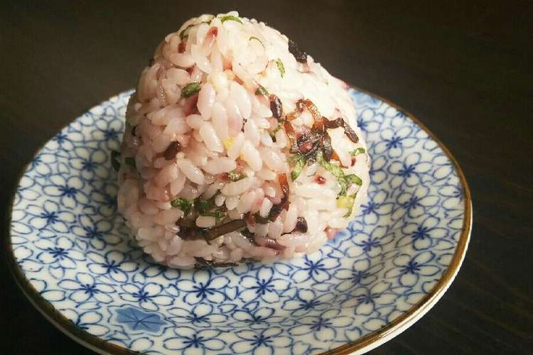 五穀米の大葉塩昆布おにぎり レシピ 作り方 By くまのぶーたろう クックパッド 簡単おいしいみんなのレシピが353万品