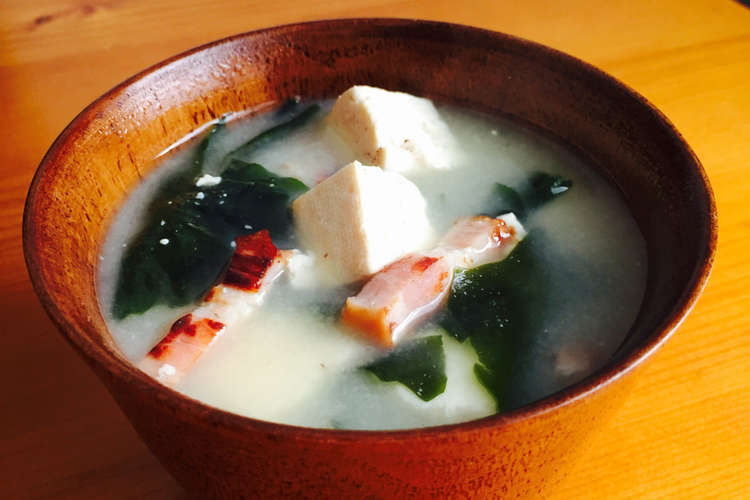 木綿豆腐とわかめとベーコンのお味噌汁 レシピ 作り方 By ひなコアラ クックパッド 簡単おいしいみんなのレシピが353万品