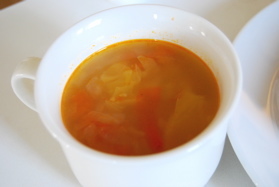 キャベツとトマトの簡単スープの画像