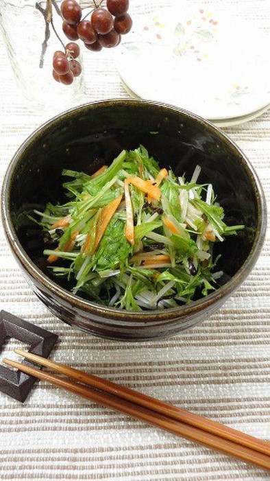 水菜と椎茸とエノキの和え物の写真