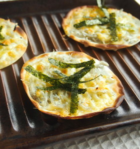 包丁いらずで簡単!餃子の皮ピザ