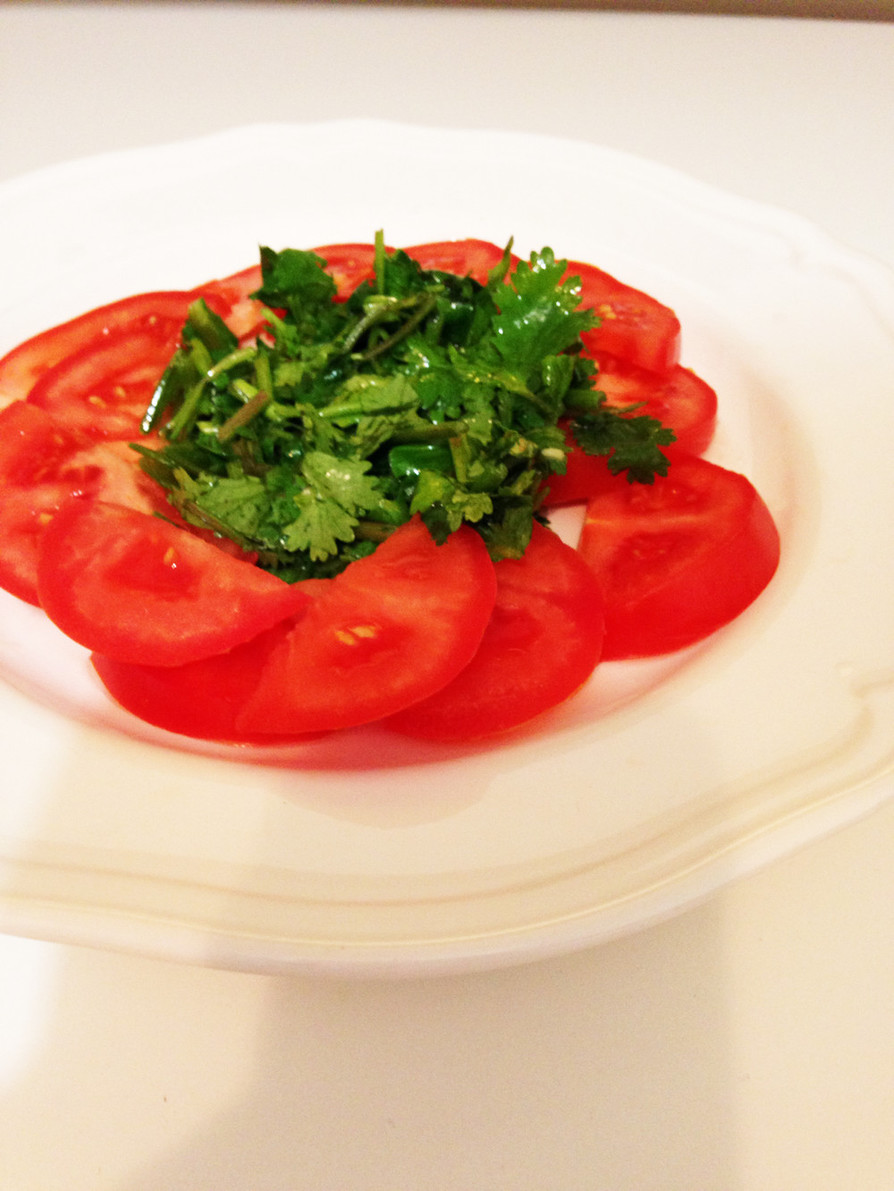 激ウマ〜トマトとパクチーサラダの画像
