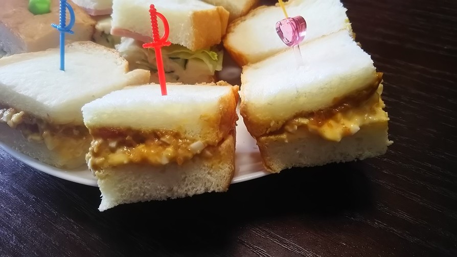 カレーリメイク☆カレーと卵のサンドイッチの画像