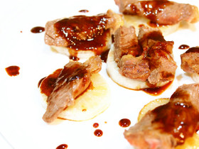 照り焼きソースで頂く牛肉と大根のステーキ