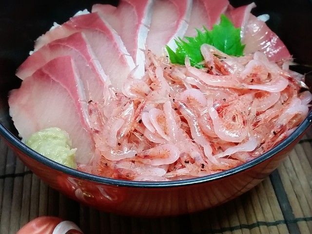 鰤と生桜えびの海鮮丼 レシピ 作り方 By シャア専用料理長 クックパッド 簡単おいしいみんなのレシピが361万品
