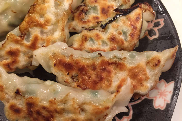 失敗しないガッツリ食べたい時の餃子 レシピ 作り方 By おかあの台所 クックパッド 簡単おいしいみんなのレシピが355万品