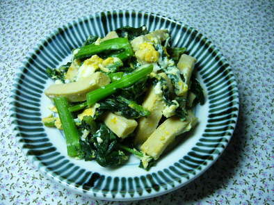 凍み豆腐（高野豆腐）と青菜のチャンプルーの写真
