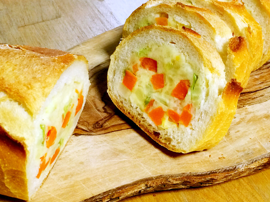 フランスパンのポテトサラダ詰めの画像