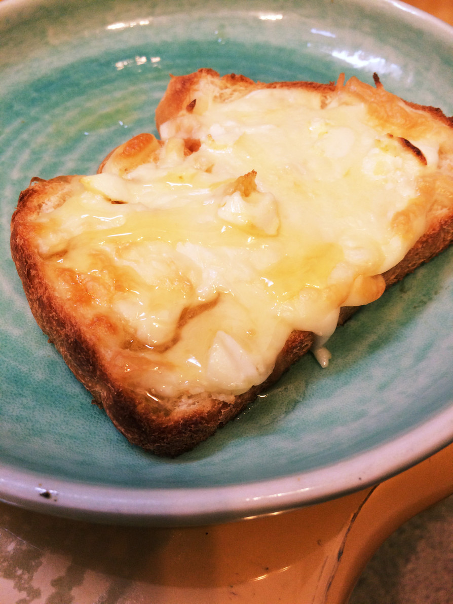 ☆チーズと蜂蜜の簡単デザートトースト☆の画像