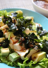 豆腐とわかめの韓国風サラダ。