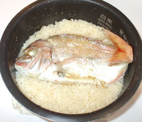 魚・鯛めし♪炊飯器で!簡単鯛炊き込みご飯
