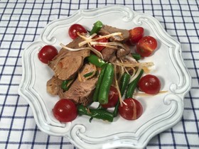レンジ蒸しポークの中華風トマトだれ