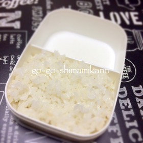 お弁当の蓋につかないふりかけのかけ方