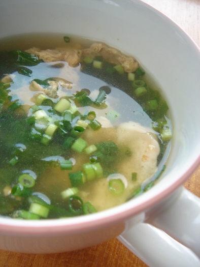 余りレタスの簡単スープの写真