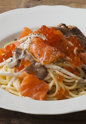 スモークサーモンときのこのクリームパスタ
