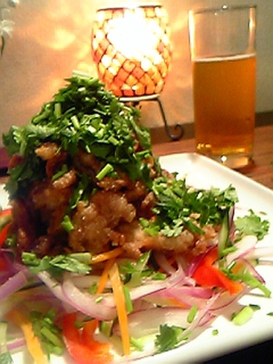簡単！タイ風　豚のから揚げサラダの写真