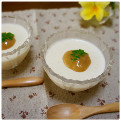 ゼラチンと豆乳で作る胡麻豆腐の写真