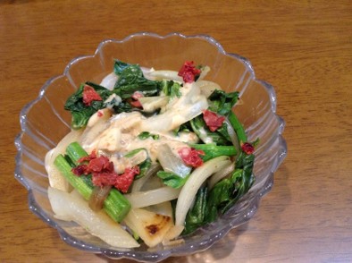まるごと玉ねぎと菜の花の梅ホットサラダの写真