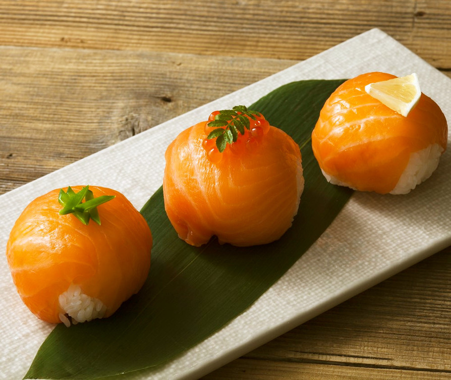スモークサーモンの簡単手まり寿司の画像