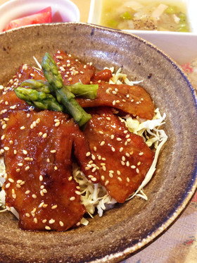 子どもも大好き♡トンテキ風豚バラ丼