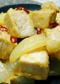 鶏肉＆玉ねぎのピリ辛マヨ味噌炒め。