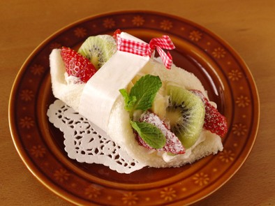 ショートケーキ風フルーツサンドシナイッチの写真