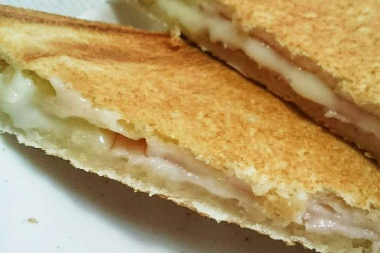 フライパンで チーズとろけるホットサンド レシピ 作り方 By Allie クックパッド 簡単おいしいみんなのレシピが360万品