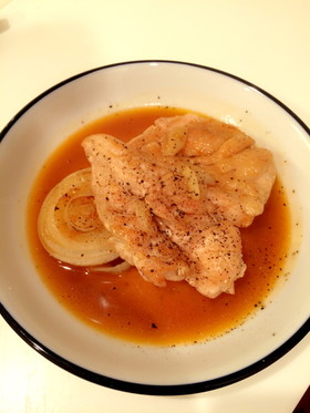 とり胸肉と新玉ねぎの黒胡椒ステーキ★