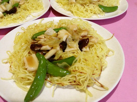 いかとスナックエンドウのあんかけ焼きそば